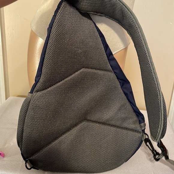 Disney backpack sling bag  blue grey travel wdw cruise line castaway club zip - Picture 6 of 8